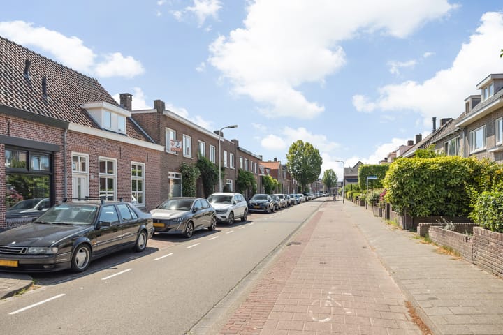 Foto 32 van Esserstraat 42