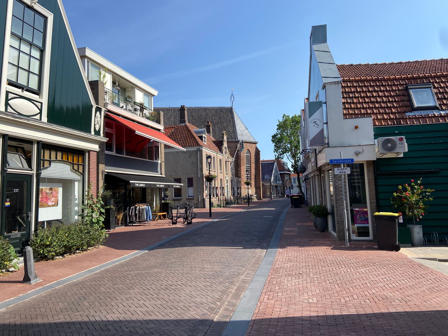 View photo 2 of Zuiderhoofdstraat 135