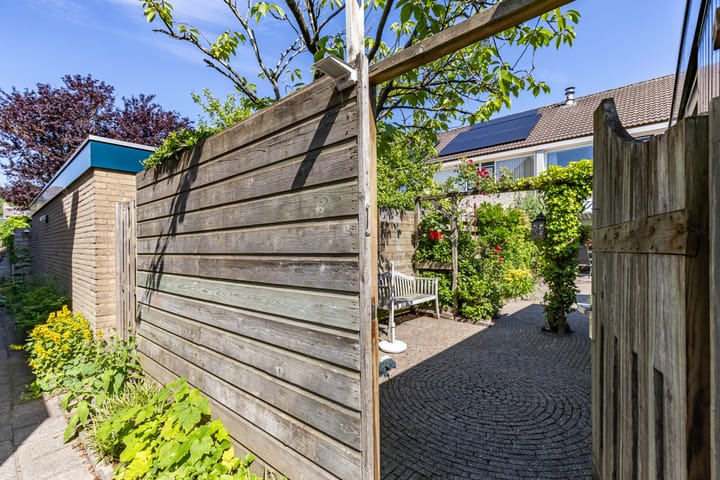 Photo 38 of Nynke van Hichtumwei 3