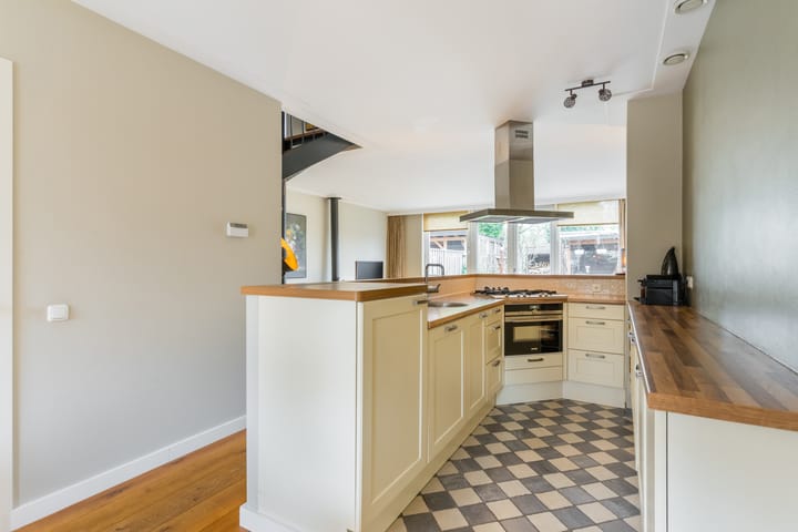 Foto 12 van van Erpstraat 64