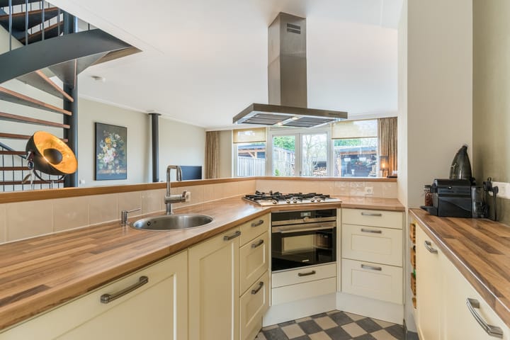 Foto 13 van van Erpstraat 64