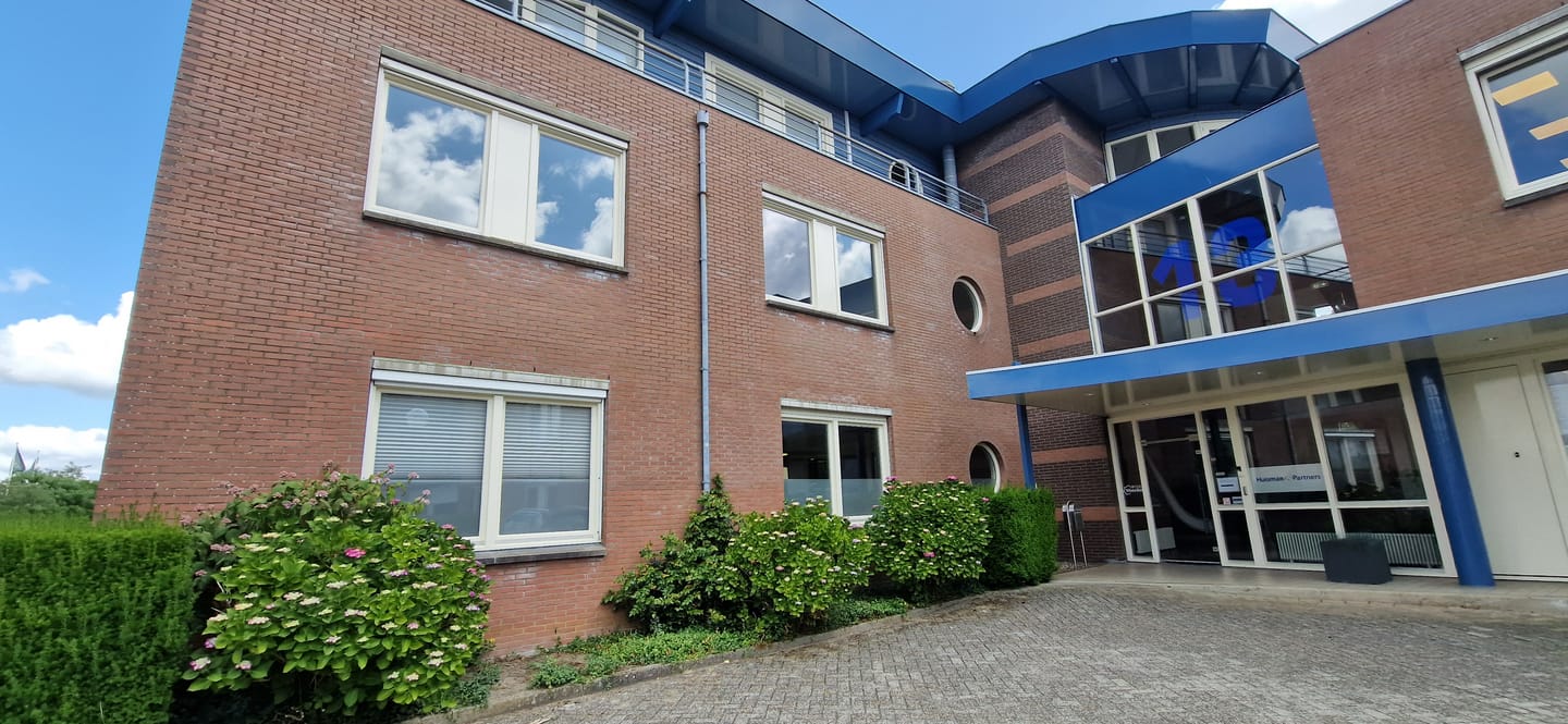 View photo 2 of Pompmolenlaan 13
