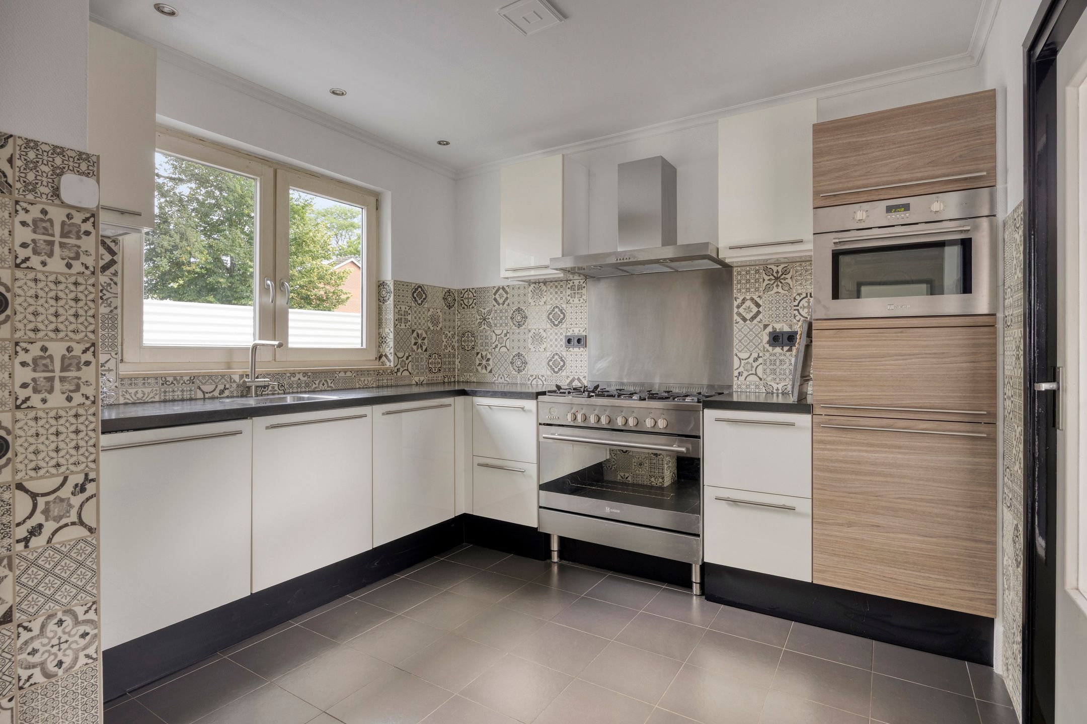 Photo 12 of Merelstraat 109