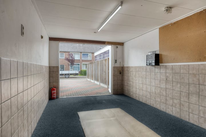 Photo 34 of Merelstraat 109