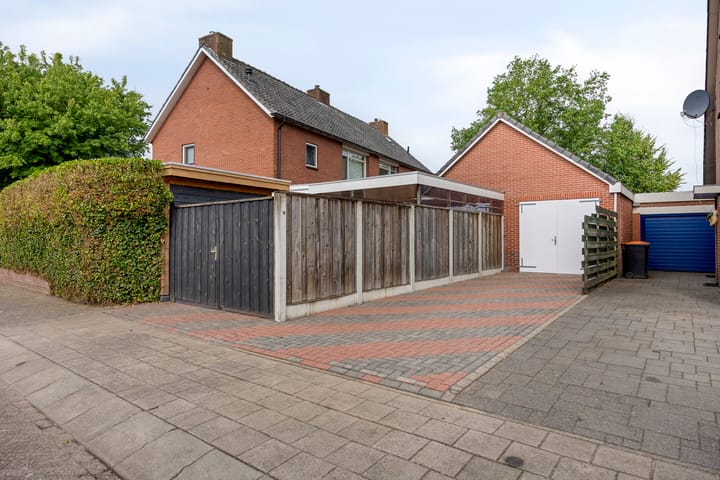 Photo 36 of Merelstraat 109