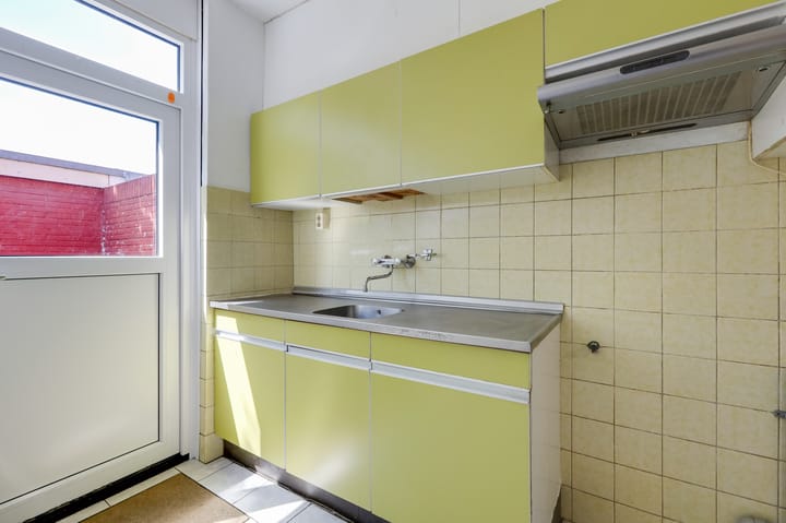 Photo 13 of Leliestraat 5