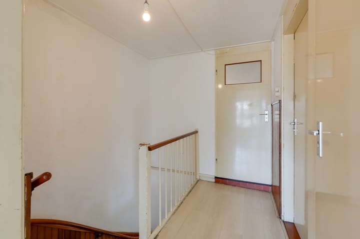 Photo 32 of Leliestraat 5