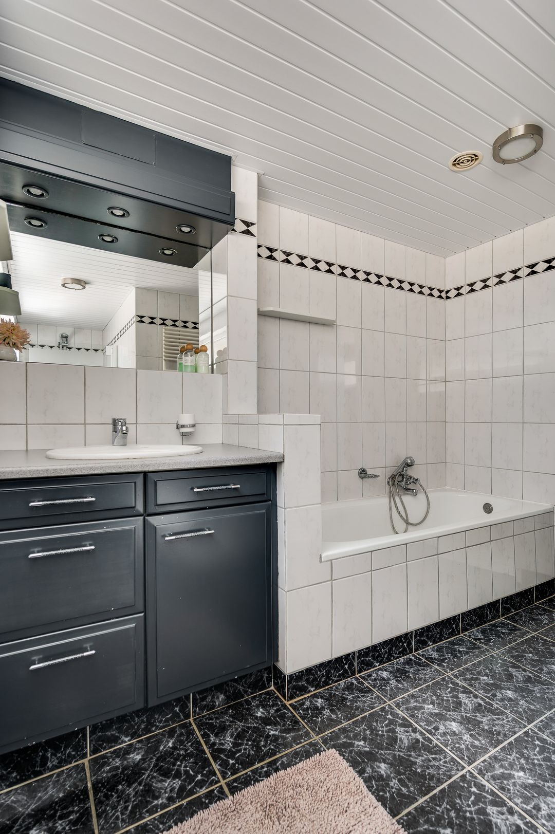 Photo 23 of Haelenerweg 17