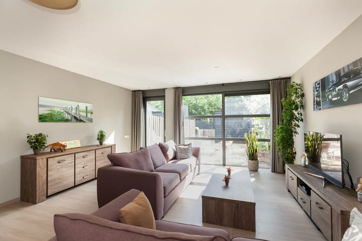 Photo 2 of Ocker Repelaerstraat 44