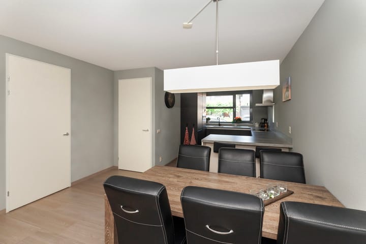 Photo 10 of Ocker Repelaerstraat 44