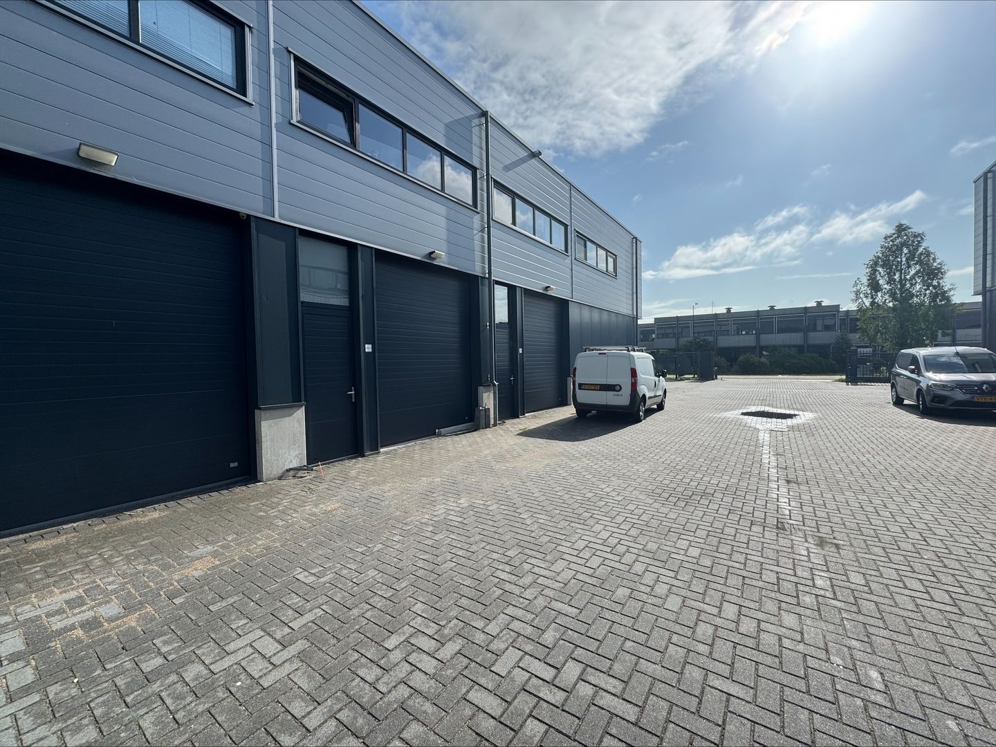 View photo 2 of Nijverheidsweg 18-B3