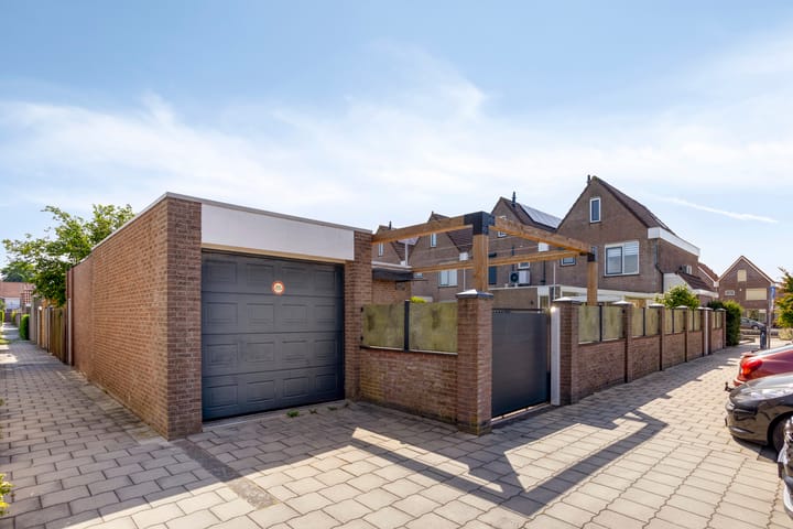 Photo 3 of Botter 39