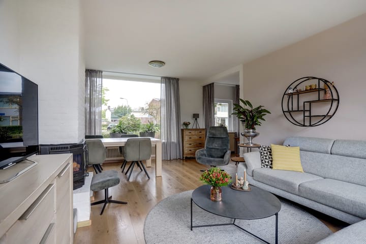 Foto 6 van Van Middachtenweg 12