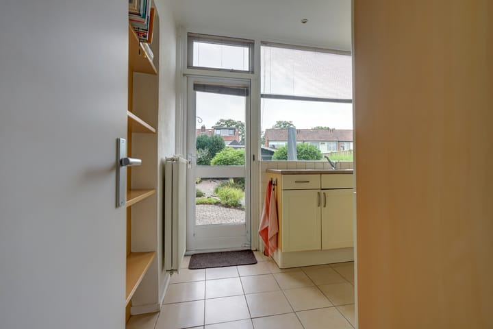 Foto 9 van Van Middachtenweg 12