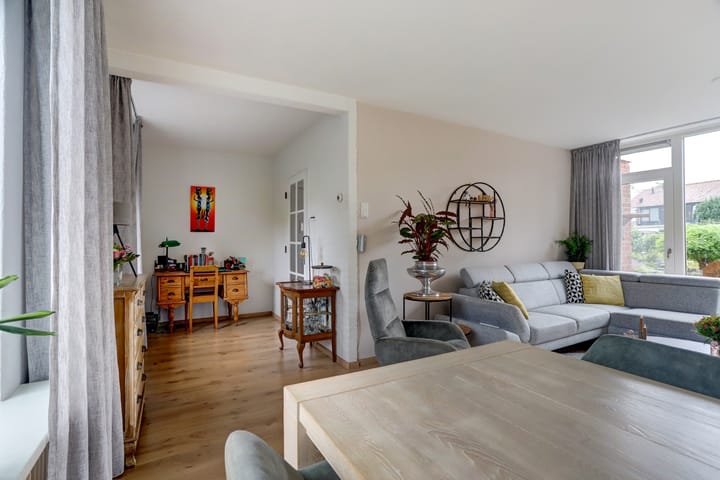 Foto 13 van Van Middachtenweg 12