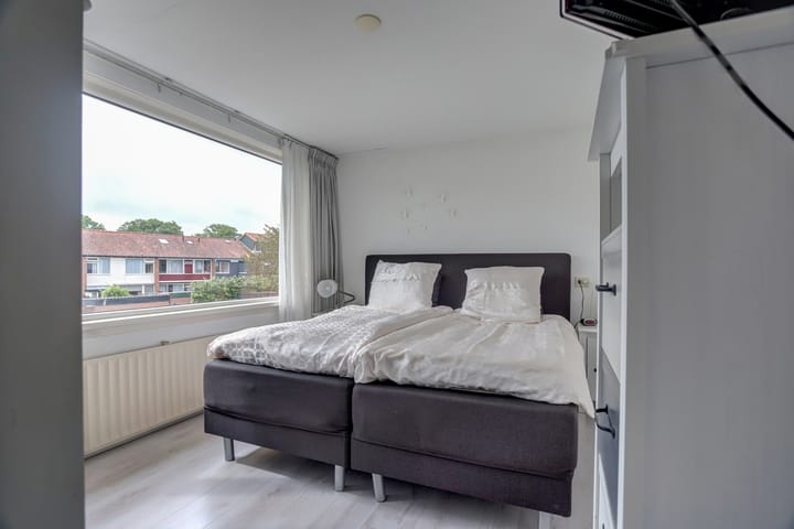 Foto 22 van Van Middachtenweg 12