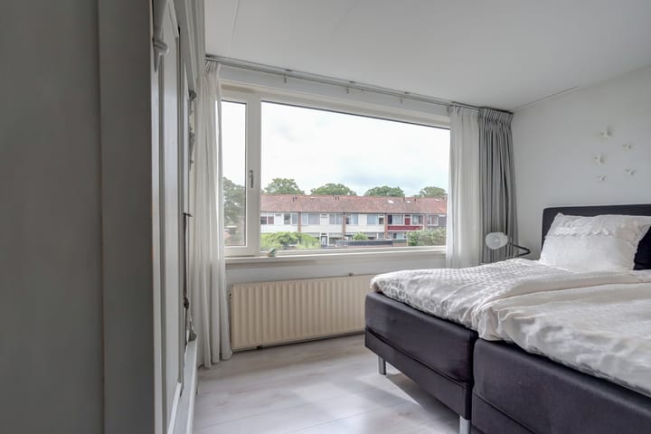 Foto 23 van Van Middachtenweg 12