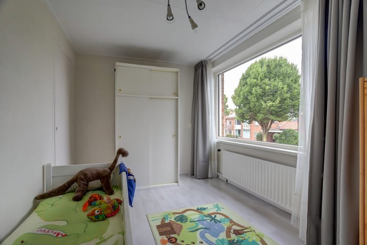 Foto 25 van Van Middachtenweg 12