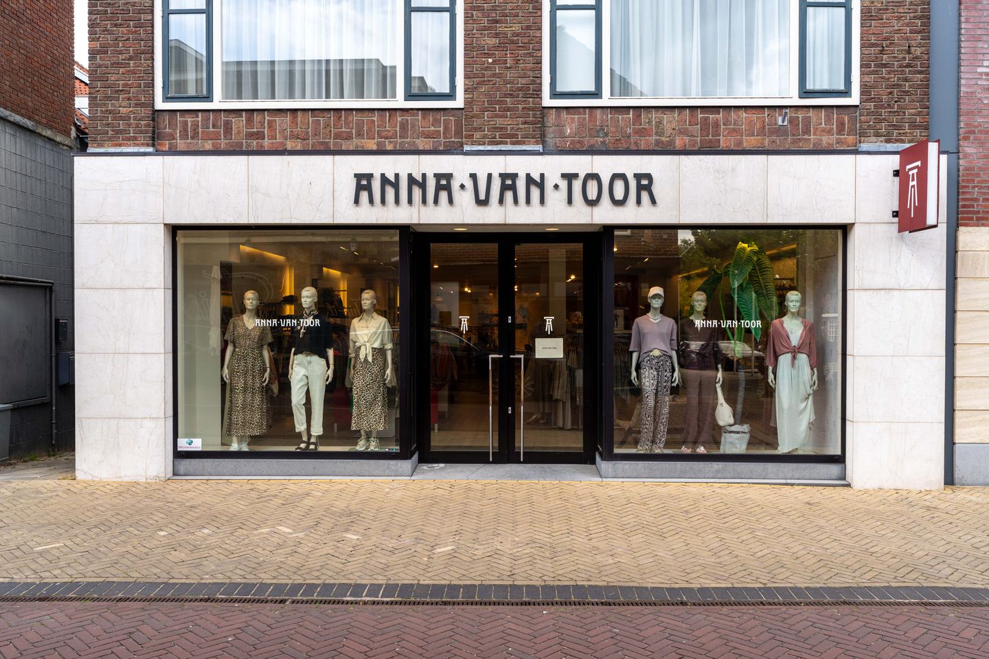 View photo 2 of Hoogstraat 14