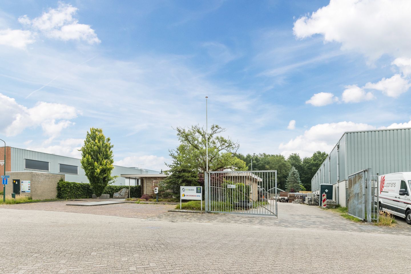 View photo 3 of Ambachtsweg 1