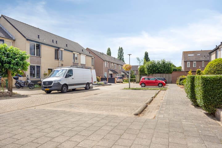 Foto 31 van Wethouder M J van den Hatertstraat 29