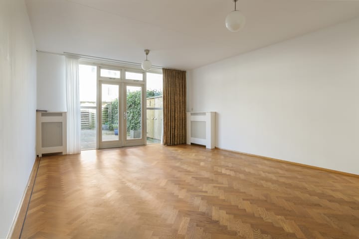 Photo 2 of Louise Henriëttestraat 2-M