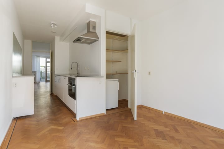 Photo 8 of Louise Henriëttestraat 2-M