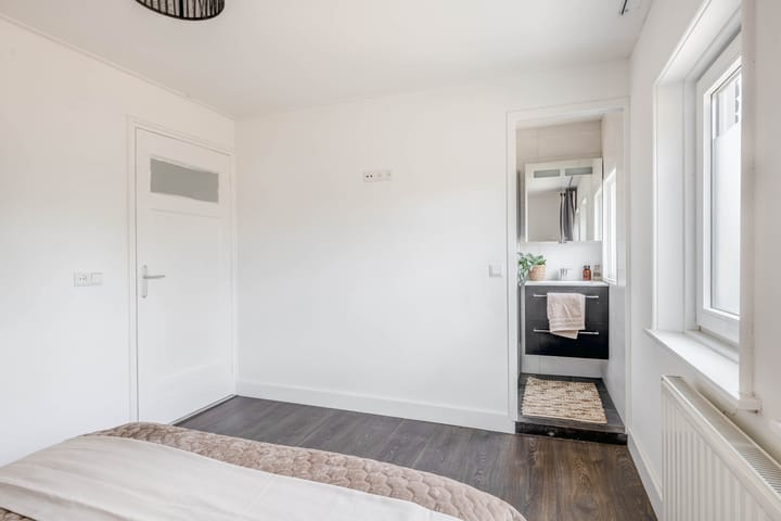 Photo 16 of Van Berghenstraat 8