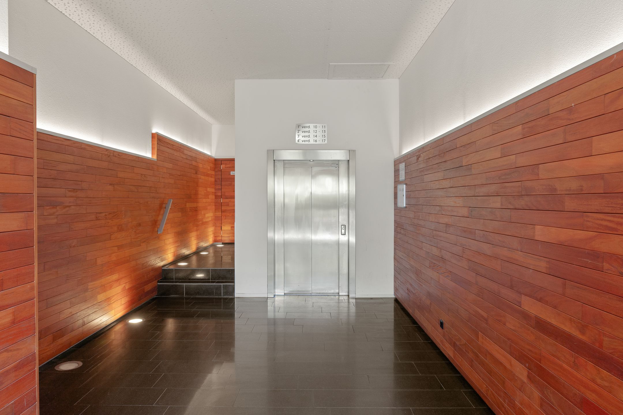 Foto 9 van Rabbijn Maarsenplein 17