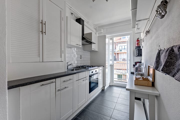 Photo 22 of Carel Vosmaerstraat 48