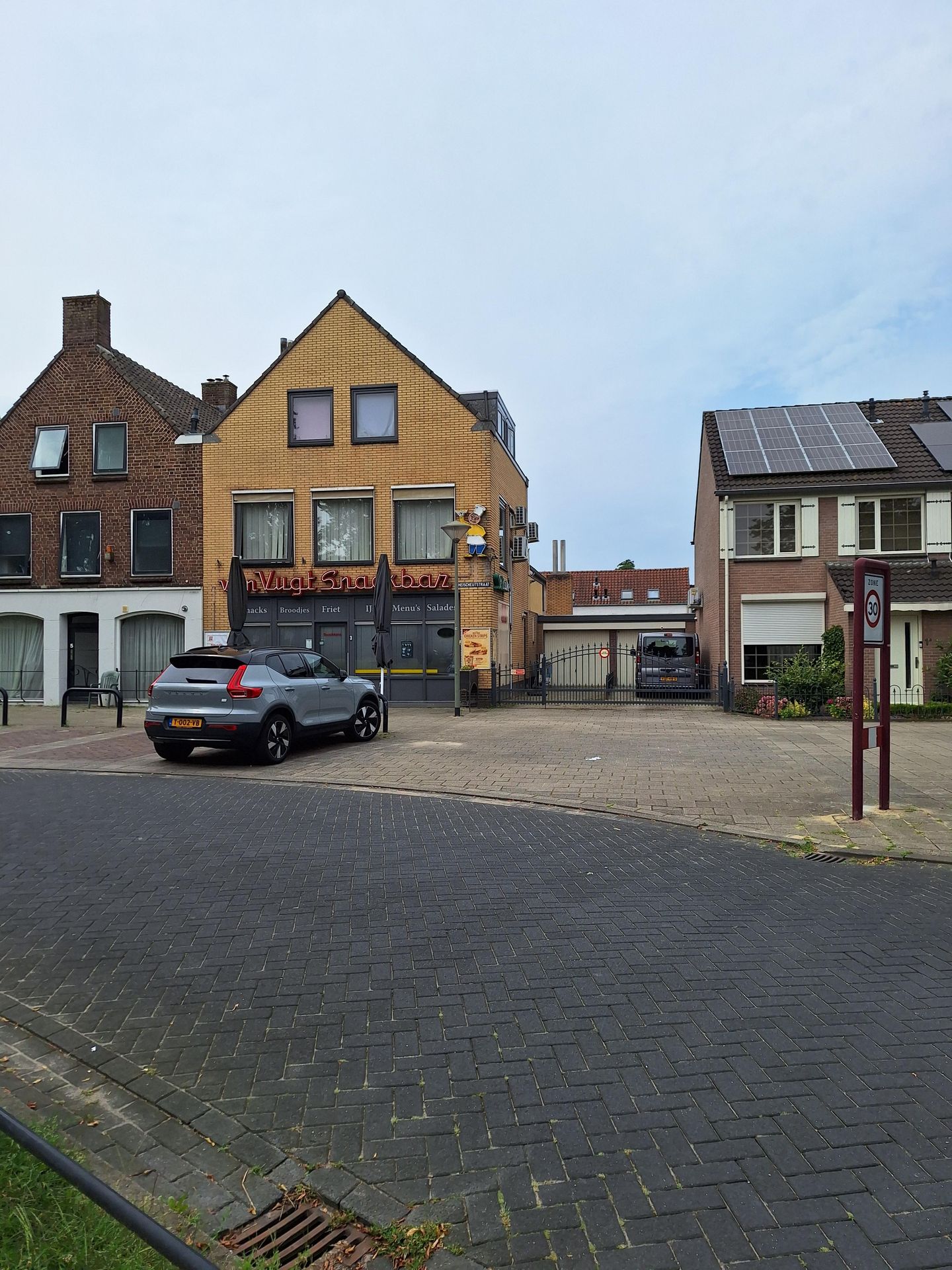 Bekijk foto 2 van Heischeutstraat 3