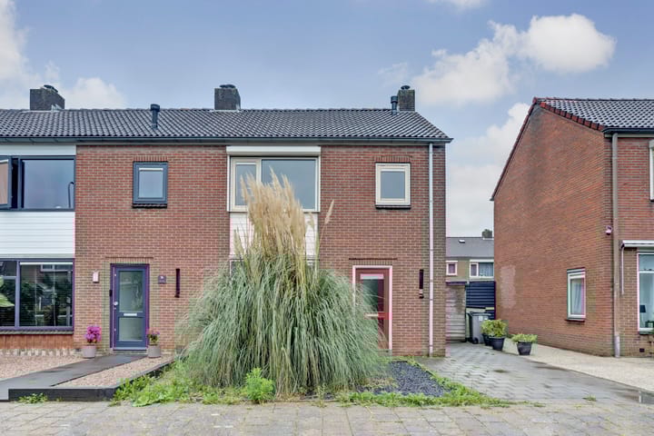 Photo 2 of Plechelmastraat 12