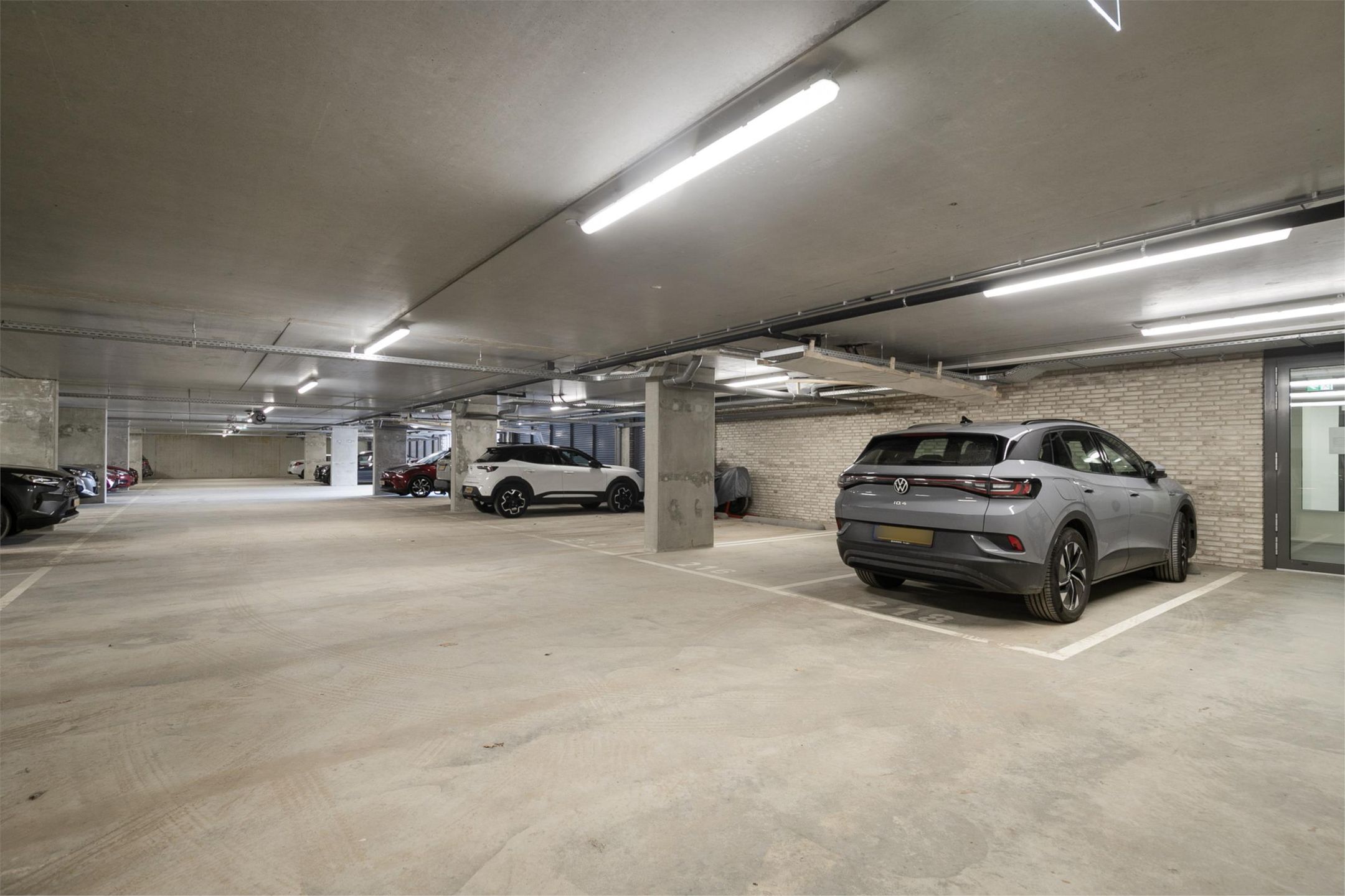 Photo 42 of Beemdkroon 216