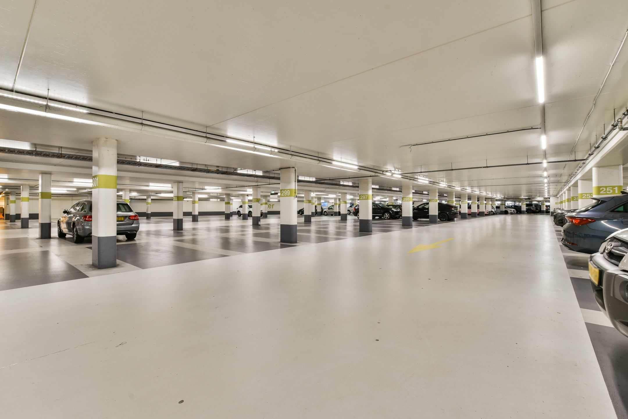 Louis Davidscarre parkeerplaats, Zandvoort, 2042LZ, Noord-Holland, Nederland  