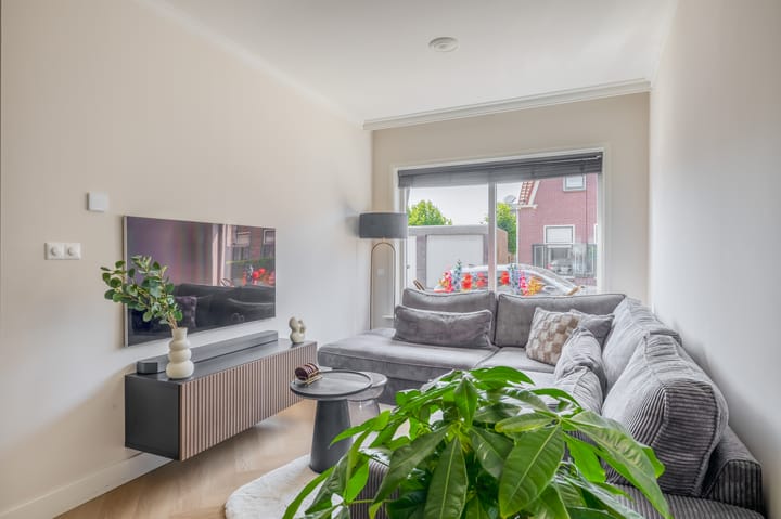 Photo 11 of Juliana van Stolberglaan 4