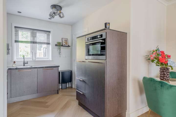 Photo 15 of Juliana van Stolberglaan 4