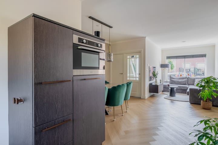 Photo 17 of Juliana van Stolberglaan 4