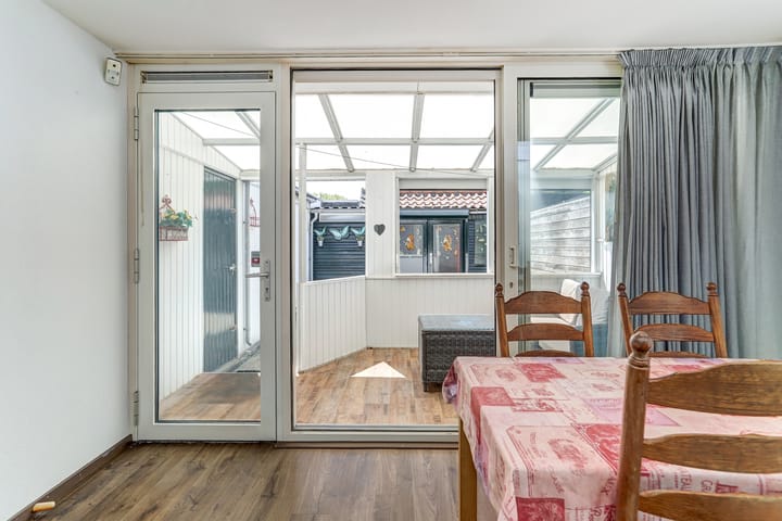 Photo 22 of Saksen Weimarstraat 19