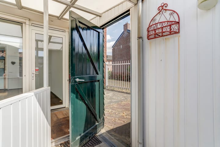 Photo 38 of Saksen Weimarstraat 19