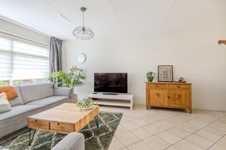 Foto 16 van Marga Klompélaan 119