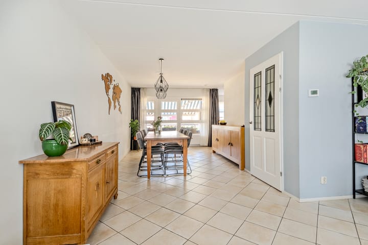 Foto 18 van Marga Klompélaan 119