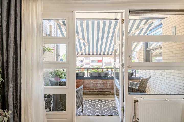 Foto 22 van Marga Klompélaan 119