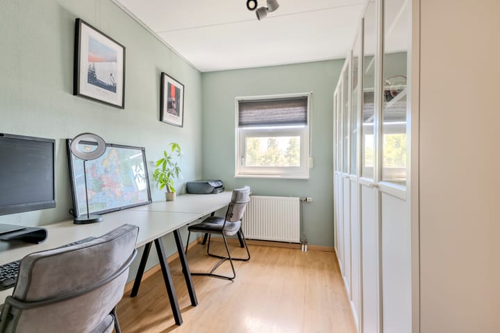 Foto 28 van Marga Klompélaan 119