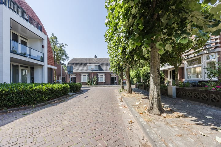 Photo 50 of Christinaweg 3