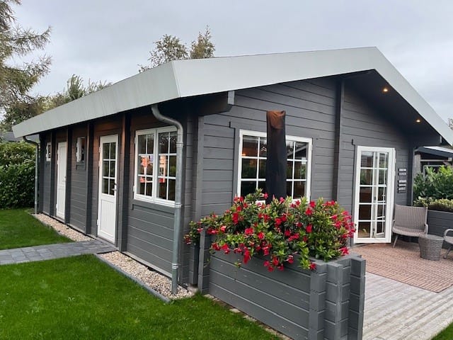 2-bedroom freehold villa in Oostvoorne — photo 1 of 5