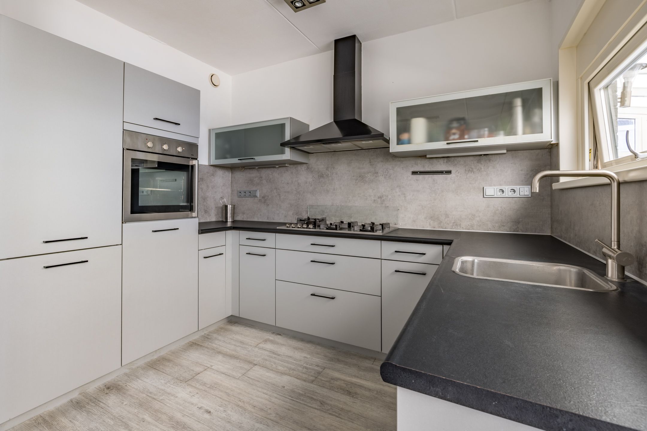 Foto 12 van Kortenaerstraat 1