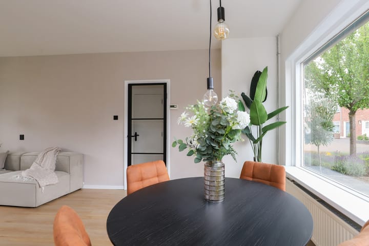 Foto 12 van Meidoornstraat 12