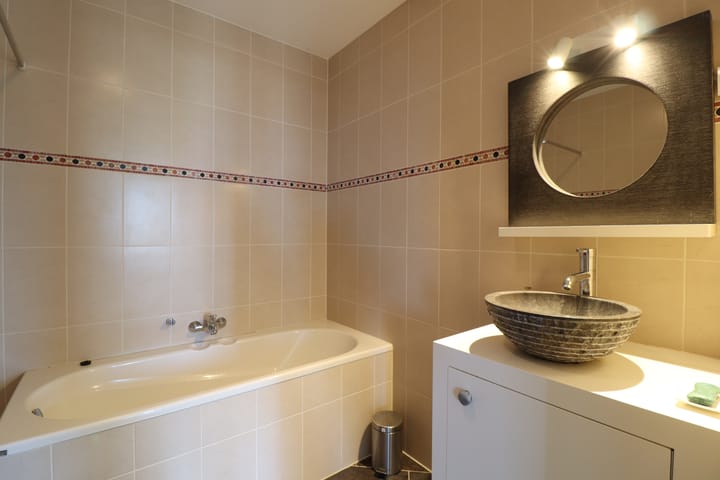 Foto 24 van Eva Besnyöstraat 453