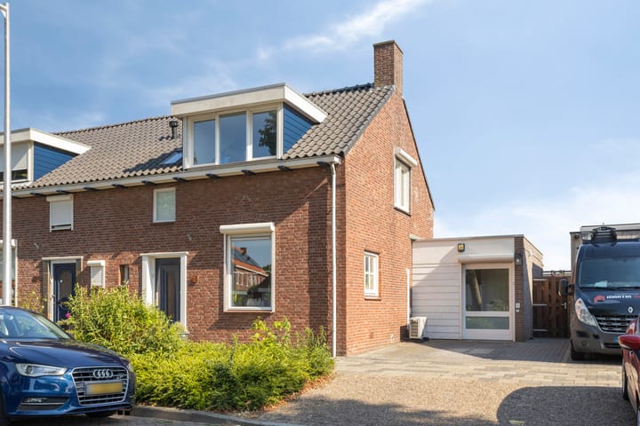 Foto 1 van Kapelaan Molstraat 28