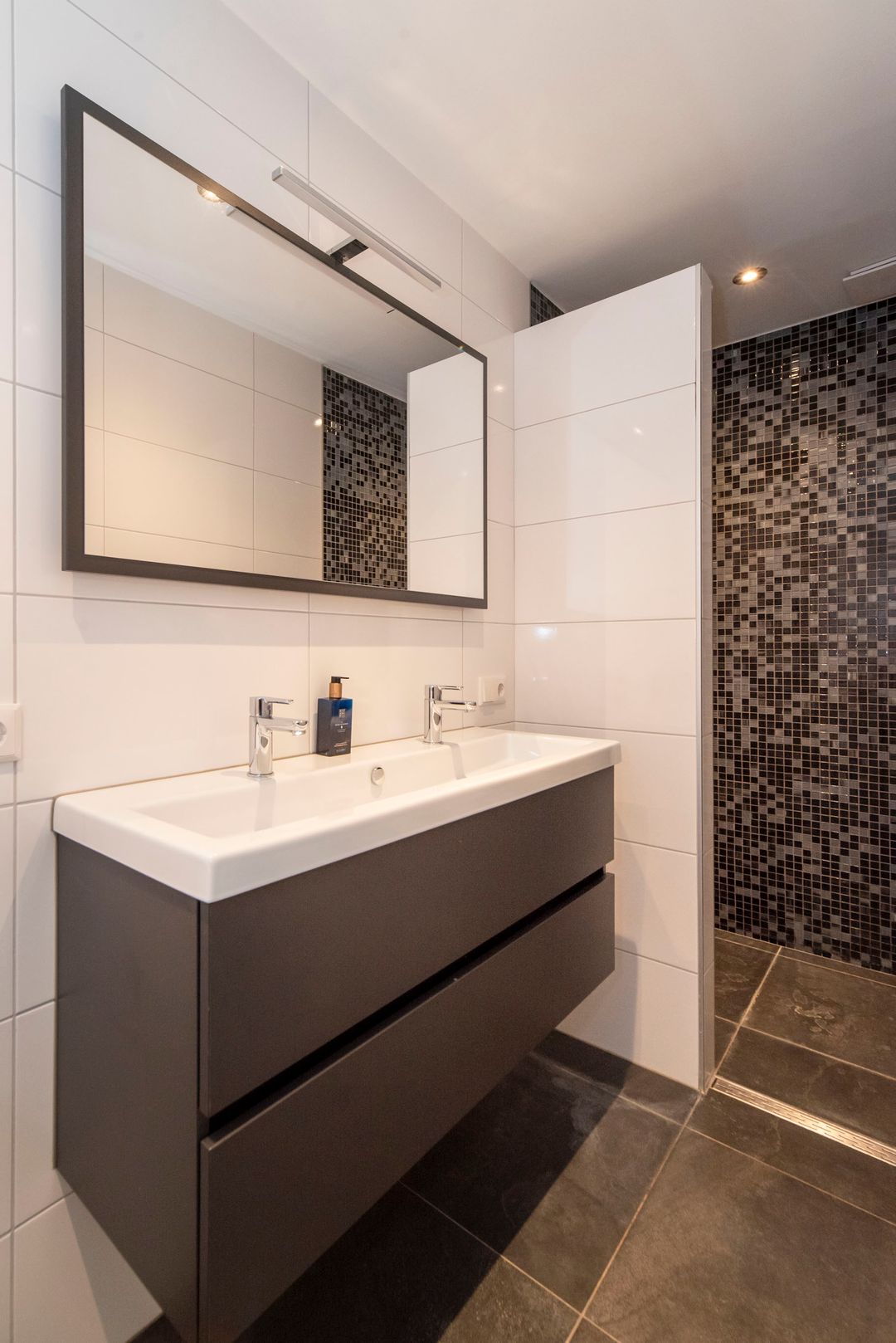 Foto 23 van Van den Broekestraat 35